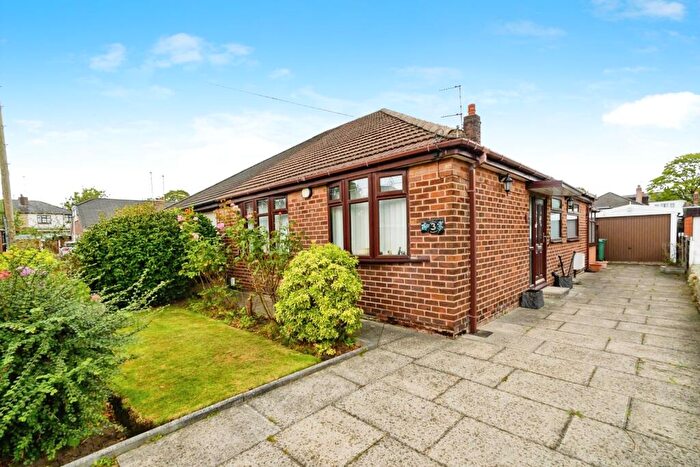 2 Bedroom Bungalow For Sale In Lynmouth Close, Radcliffe, Manchester, Greater Manchester, M26