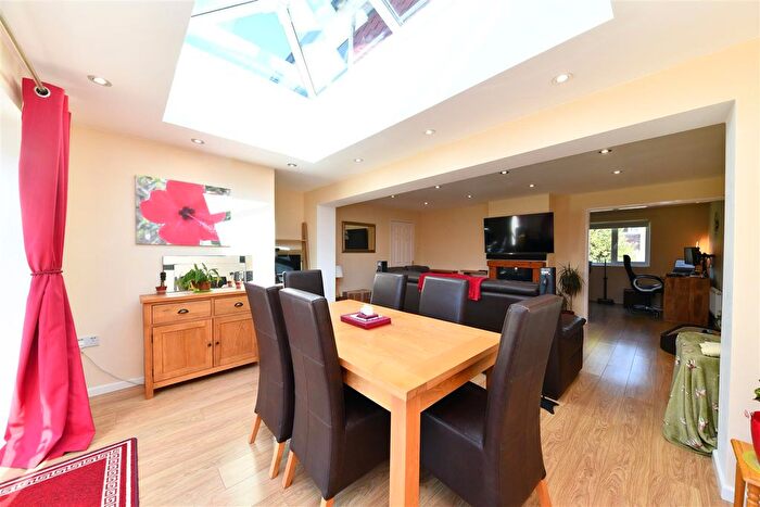 3 Bedroom Terraced House For Sale In Archer Road, Stevenage, SG1