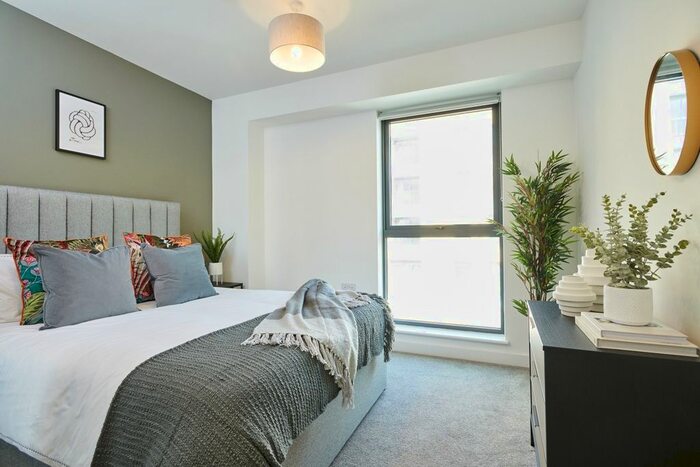 2 Bedroom Flat To Rent In Station View, Guildford, GU1