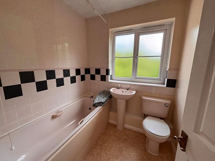 1 Bedroom Flat To Rent In Wordsworth Mead, Redhill, RH1