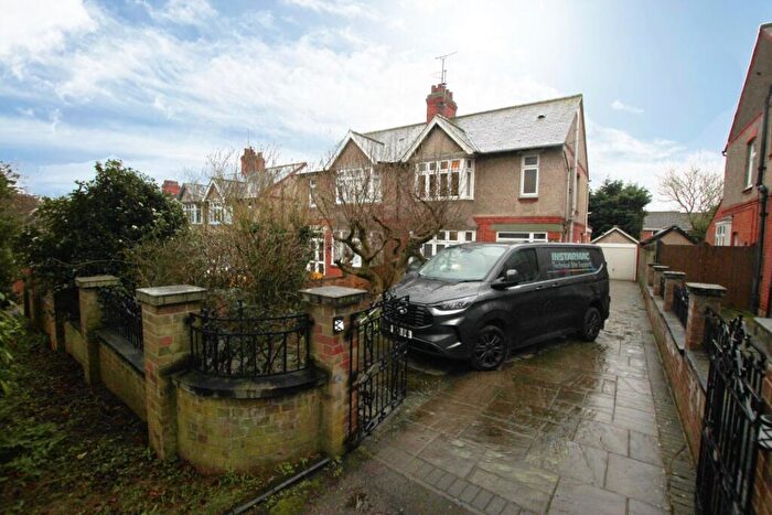 3 Bedroom Semi Detached House For Sale In The Avenue, Wellingborough, Northamptonshire, NN8