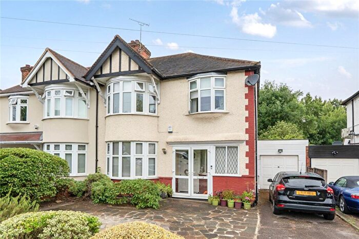 3 Bedroom Semi-Detached House For Sale In Belmont Avenue, Barnet, EN4