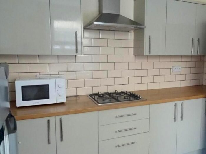 4 Bedroom Terraced House To Rent In , North Road, CF10