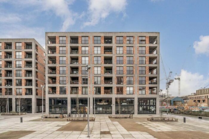 2 Bedroom Flat To Rent In Rookwood Way, Hackney Wick, E3