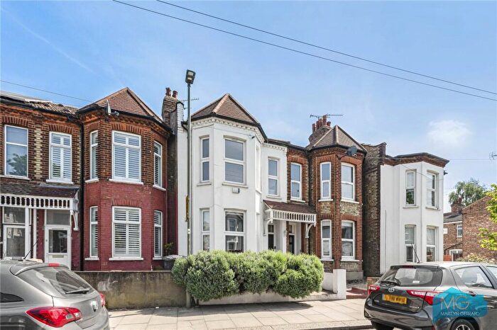 3 Bedroom Terraced House For Sale In Long Lane, London, N3