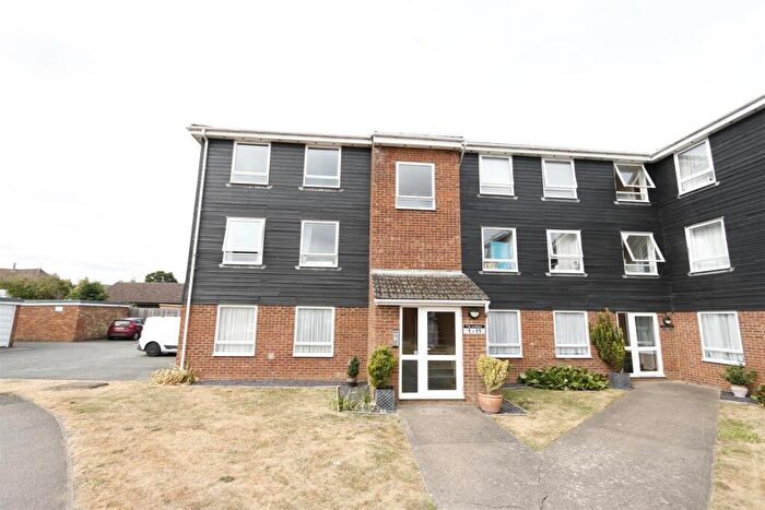 2 Bedroom Flat For Sale In Old Station Way, Shefford, Beds, SG17