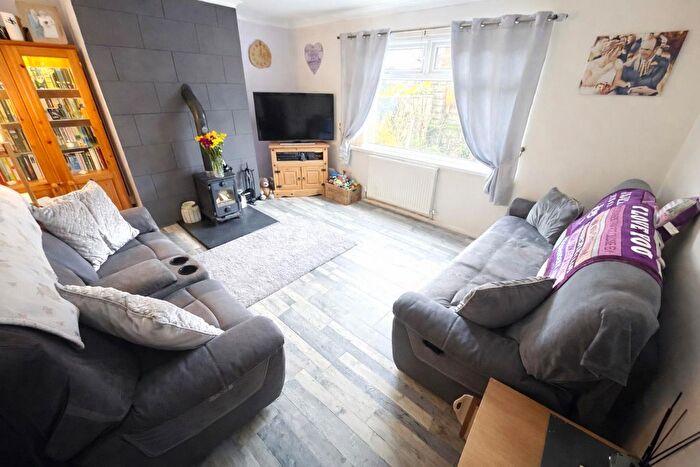 3 Bedroom Semi-detached House For Sale In Dunraven Close, Penclawdd, Swansea, SA4