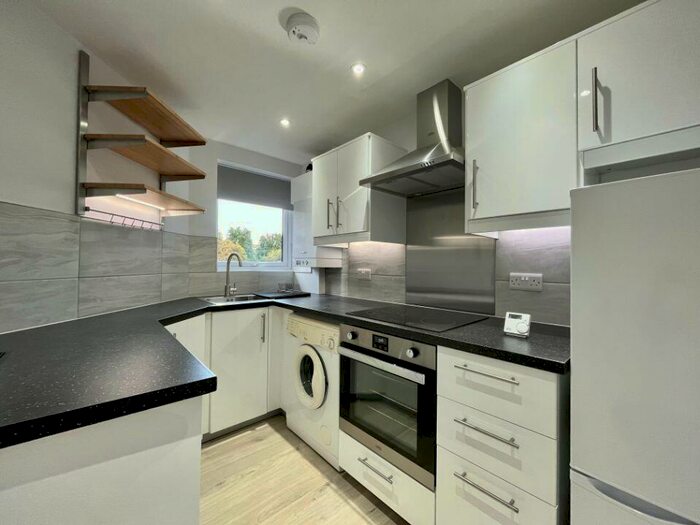 2 Bedroom Apartment To Rent In Edward Court, Farnborough, GU14