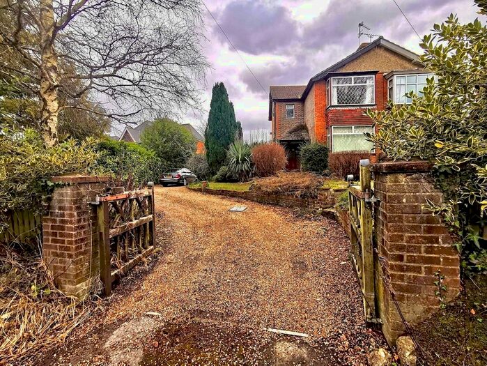 3 Bedroom Semi-Detached House To Rent In Botley Road, Burridge, Southampton SO31