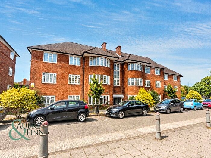 3 Bedroom Flat To Rent In Beaufort Park, London, Greater London, NW11
