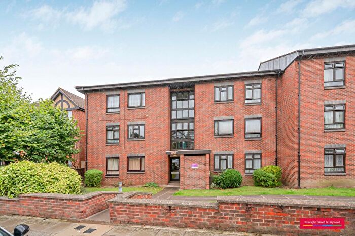 3 Bedroom Flat To Rent In Friern Park, London, N12