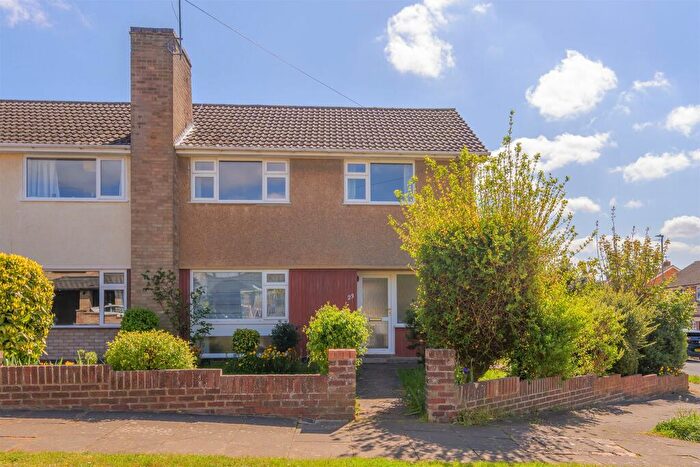 3 Bedroom Semi Detached House For Sale In Sherwood Drive, Barton Seagrave, Kettering, NN15