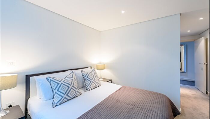 3 Bedroom Flat To Rent In Merchant Square, London, W2