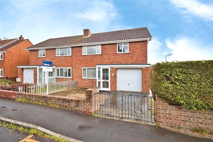 3 Bedroom Semi Detached House For Sale In Seaton Road, Yeovil, Somerset, BA20