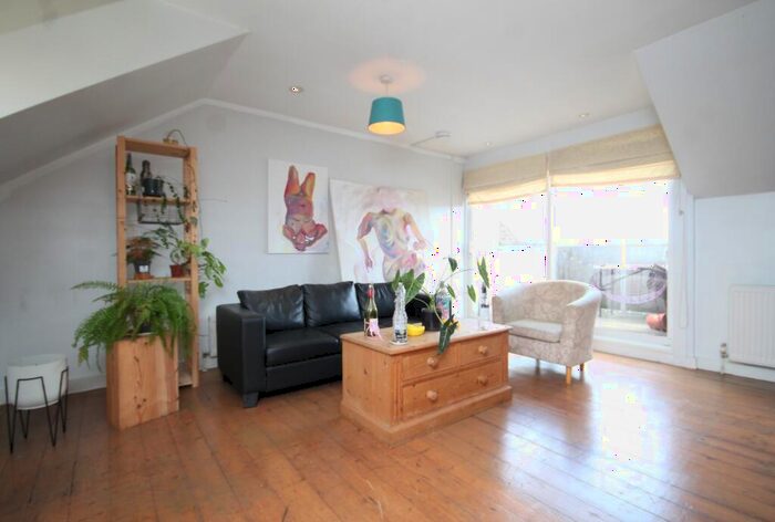 3 Bedroom Flat To Rent In North Villas, Camden, NW1