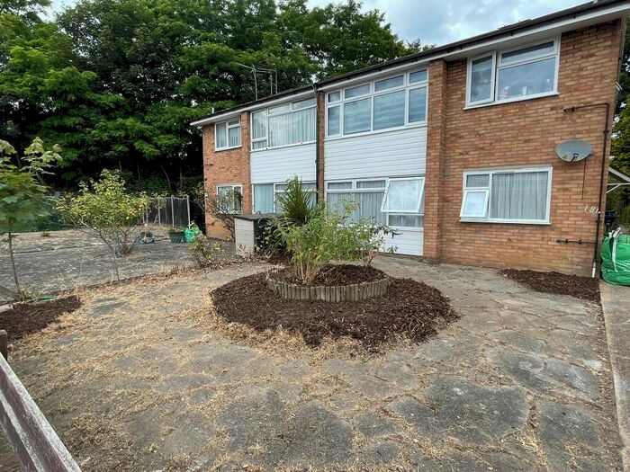 2 Bedroom Ground Maisonette To Rent In New North Road, Chigwell, Essex, IG6