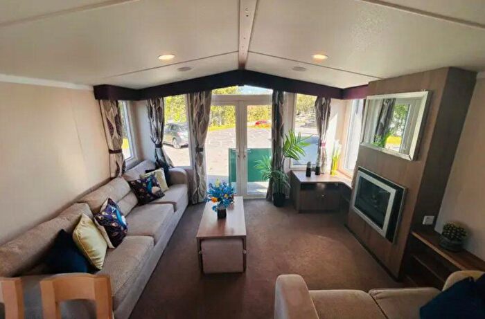 2 Bedroom Park Home For Sale In Hedley Wood Holiday Park, EX22