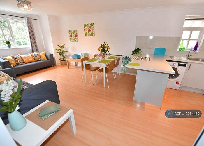 2 Bedroom Flat To Rent In Hadfield Close, Manchester, M14