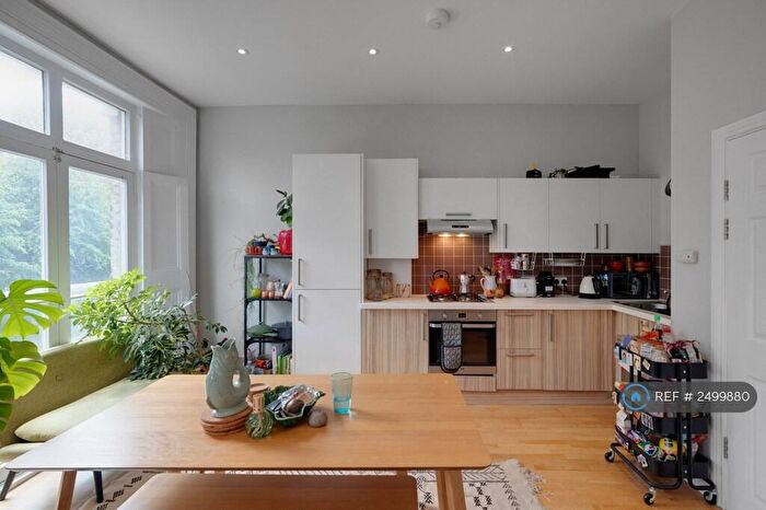 2 Bedroom Flat To Rent In Hamlet Road, London, SE19