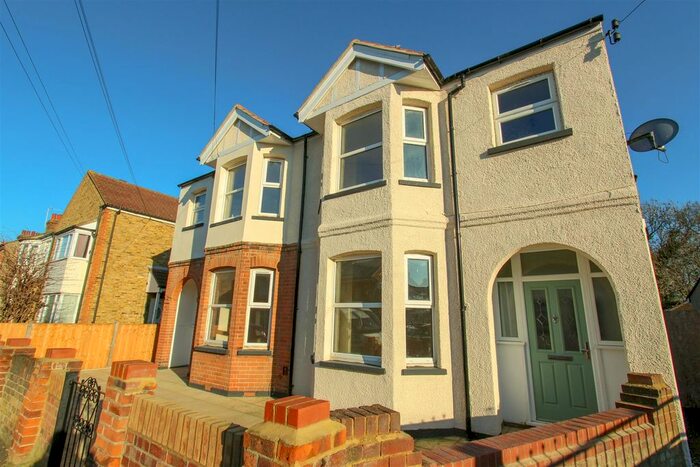 1 Bedroom Flat To Rent In Cromwell Road, Hayes, Middlesex, UB3