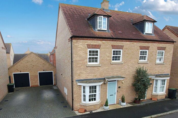 4 Bedroom Semi Detached House For Sale In Presland Drive, Biggleswade, SG18