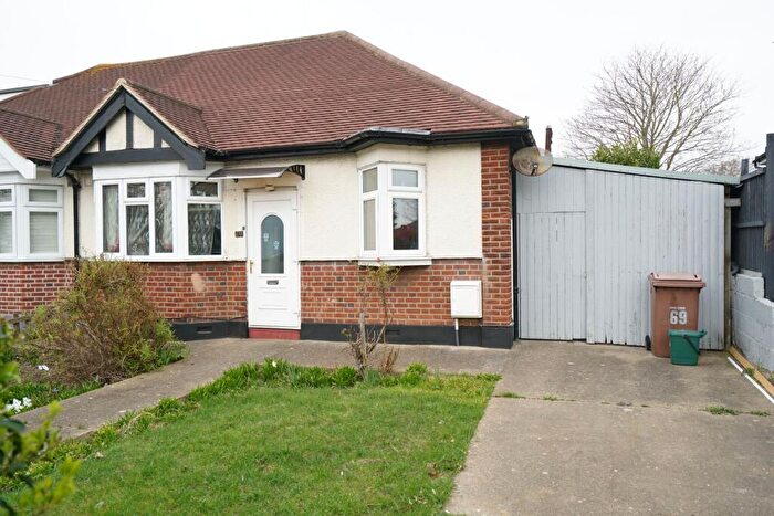 2 Bedroom Bungalow To Rent In Chadwell Road, Grays, RM17