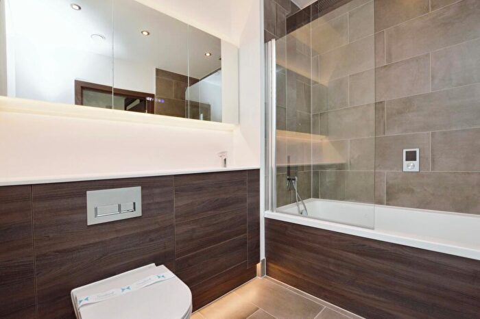 2 Bedroom Flat To Rent In Batik Road Lower Sydenham, SE26