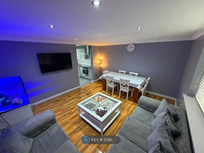 2 Bedroom Flat To Rent In Caspian Way, Purfleet, RM19