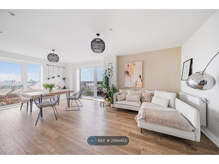 3 Bedroom Flat To Rent In Powell House, London, SE7