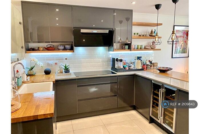 3 Bedroom Terraced House To Rent In Northdown Street, London, N1