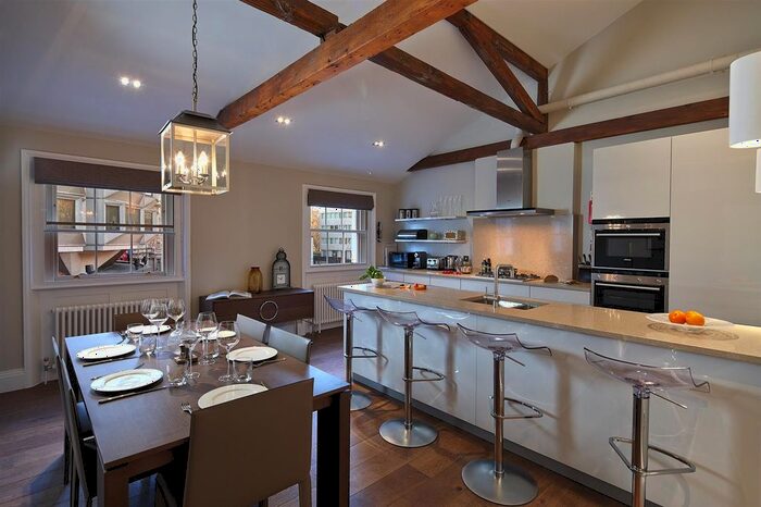 3 Bedroom Flat To Rent In William Street, London, SW1X