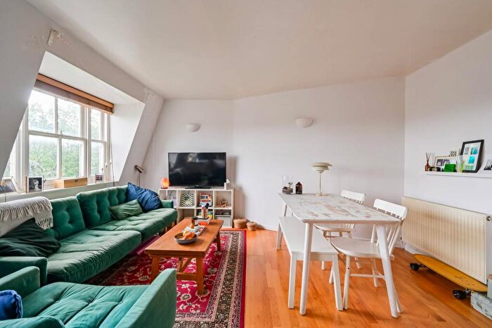 1 Bedroom Flat To Rent In Grove Road, Mile End, London, E3