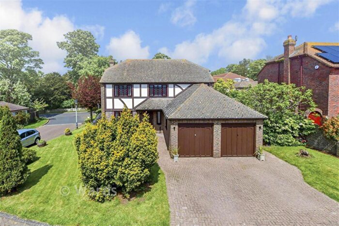 4 Bedroom Detached House For Sale In Fairfield Park, Broadstairs, Kent, CT10