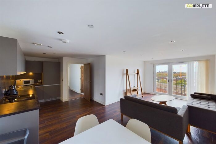 3 Bedroom Flat To Rent In Wilburn Basin, Ordsall Lane, Salford, Manchester, M5