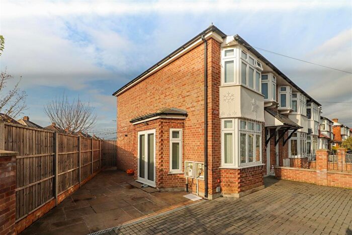 4 Bedroom End Terrace House For Sale In Windsor Avenue, Hillingdon, UB10