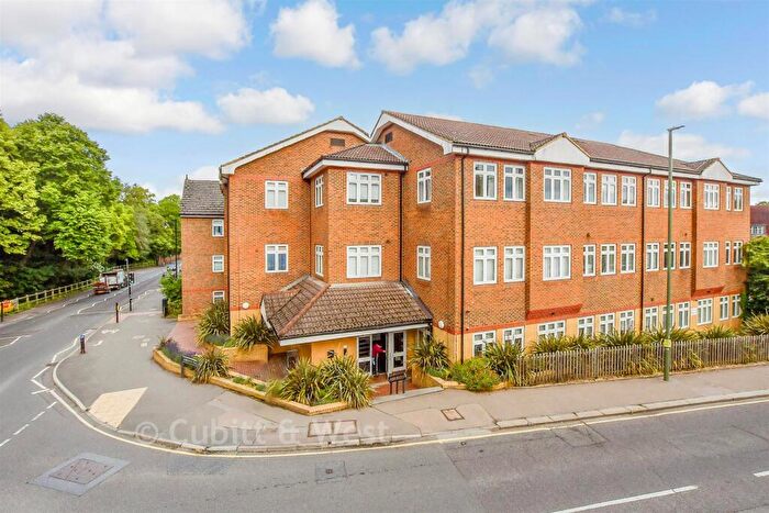 2 Bedroom Apartment For Sale In Bell Street, Reigate, Surrey, RH2