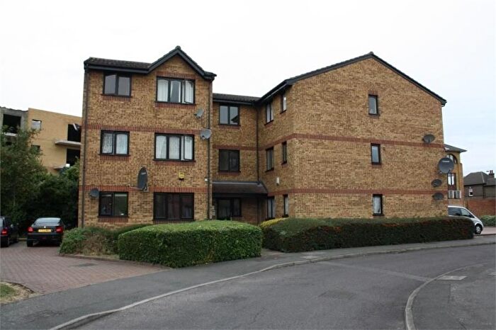 1 Bedroom Flat To Rent In Gartons Close, Enfield, EN3