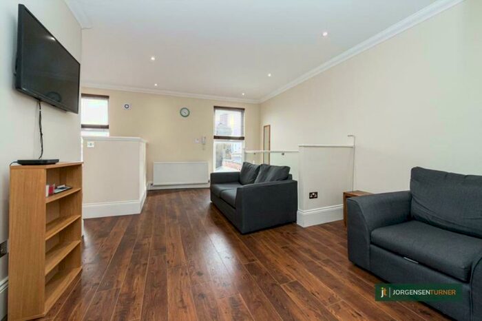 2 Bedroom Apartment To Rent In Cricklewood Broadway, London, NW2
