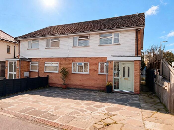 2 Bedroom Maisonette To Rent In Collier Row Road, Romford, RM5