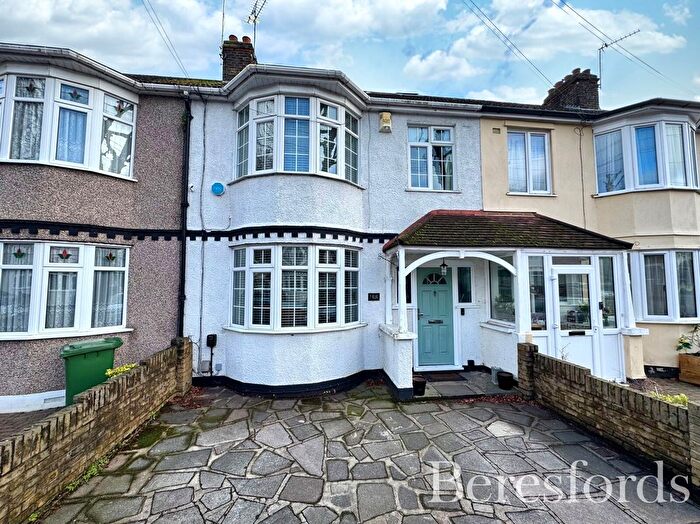 4 Bedroom Terraced House For Sale In Lyndhurst Drive, Hornchurch, RM11