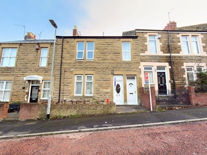 3 Bedroom Flat For Sale In Hewitson Terrace, Gateshead, Tyne And Wear, NE10