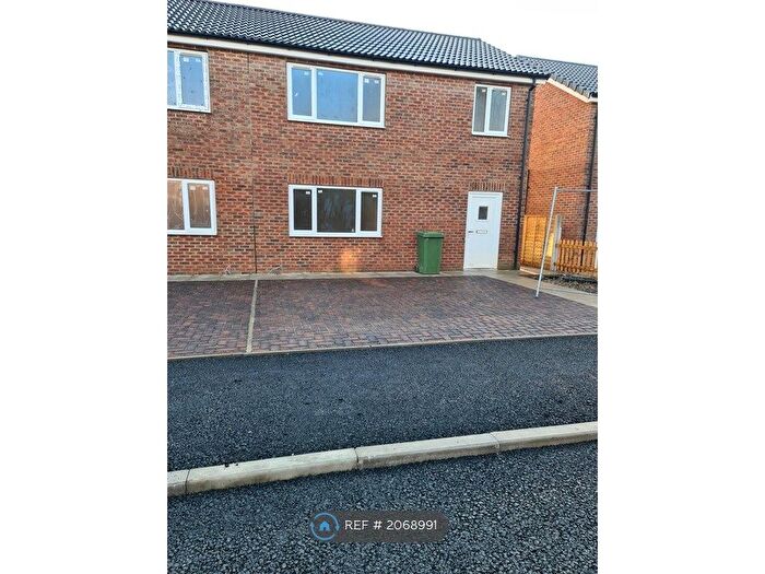 3 Bedroom Semi-Detached House To Rent In Braithwaites Close, Barnetby, DN38