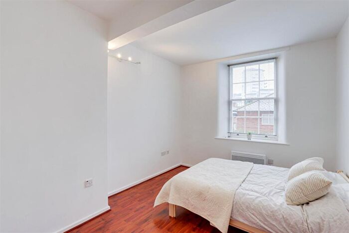 2 Bedroom Apartment To Rent In The Mews, Cliff Road, Nottingham, NG1