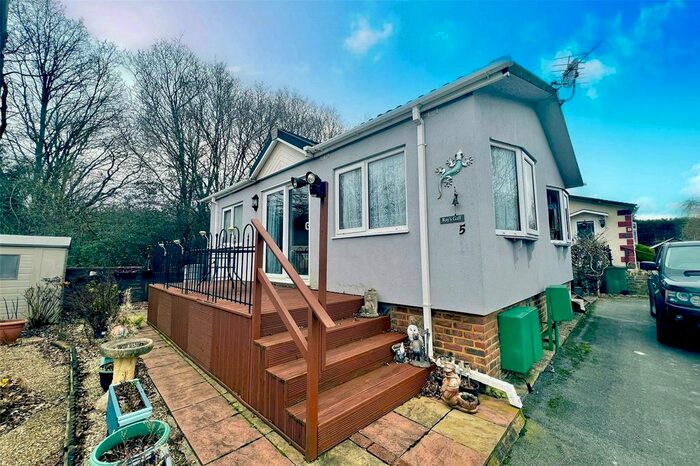 2 Bedroom Property For Sale In Pound Lane, Wood Street Village, Guildford, Surrey, GU3