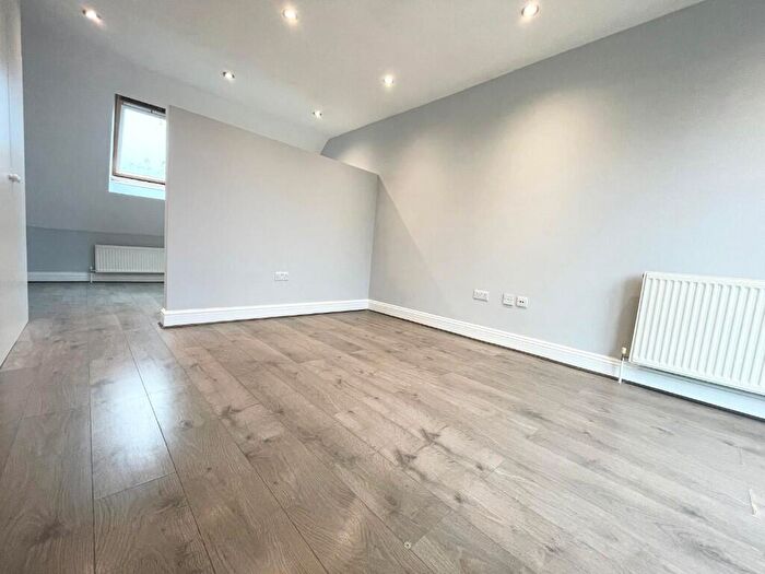 Studio To Rent In Victoria Road, London, NW7