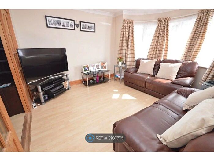 3 Bedroom Semi Detached House To Rent In Axminster Crescent, Welling, DA16