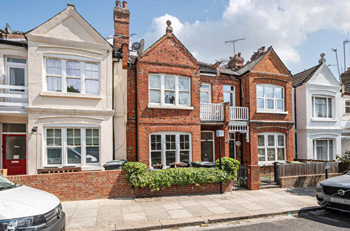 1 Bedroom Flat For Sale In Rathcoole Gardens, London, N8