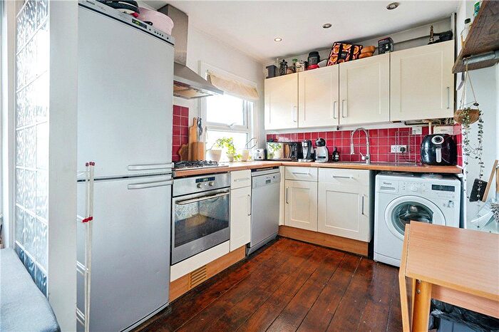 2 Bedroom Flat For Sale In Falcon Road, Battersea, London, SW11