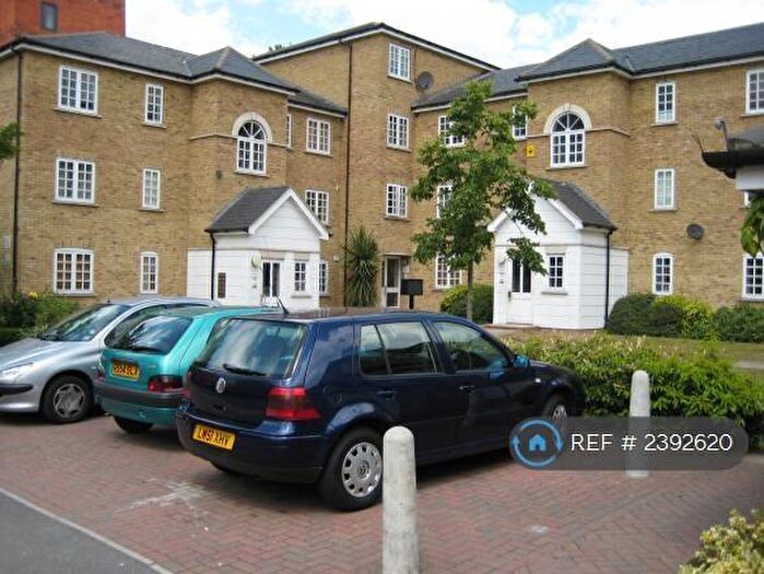 2 Bedroom Flat To Rent In Edith Cavell Way, Shooters Hill, SE18