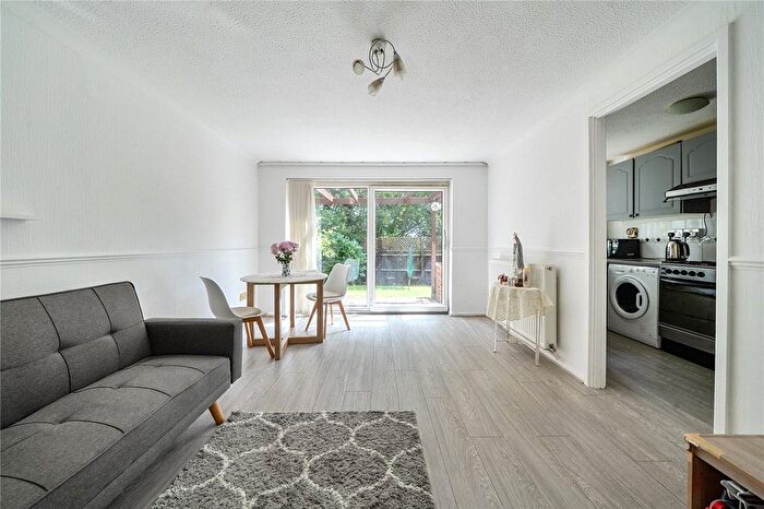 1 Bedroom Flat For Sale In Buckingham Avenue, Perivale, Greenford, UB6